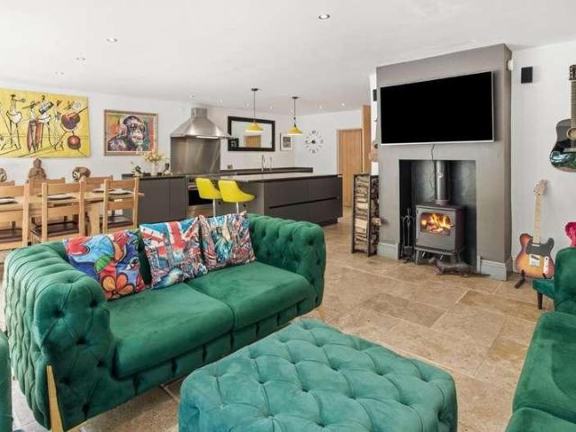 4 bed house for sale