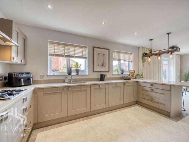 4 bed house for sale