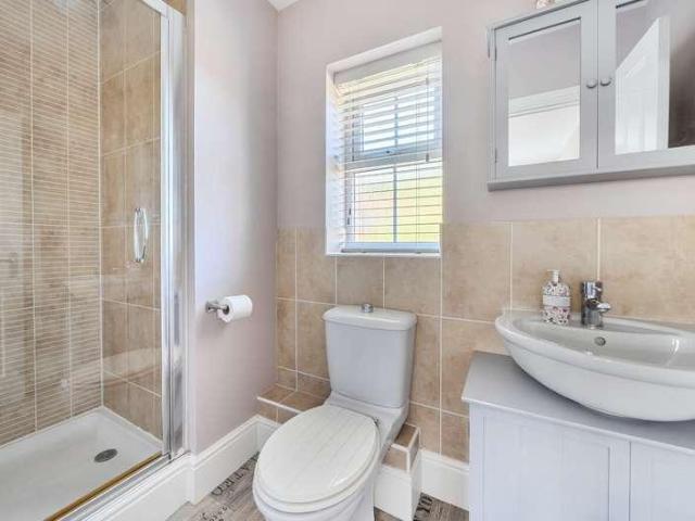 4 bed house for sale