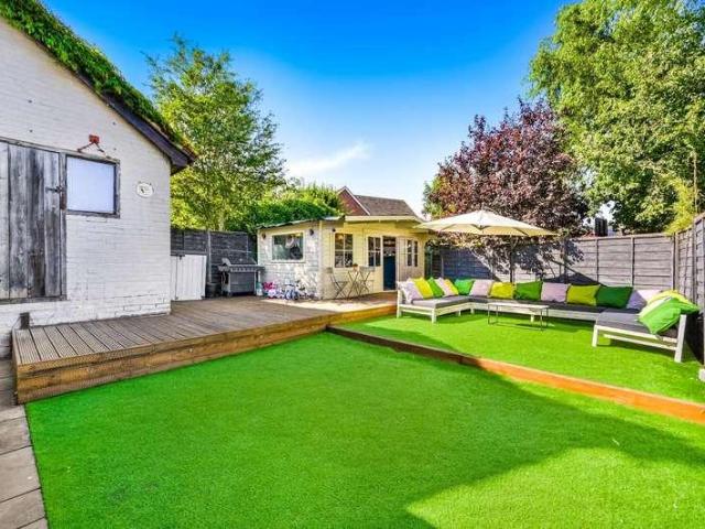 4 bed house for sale
