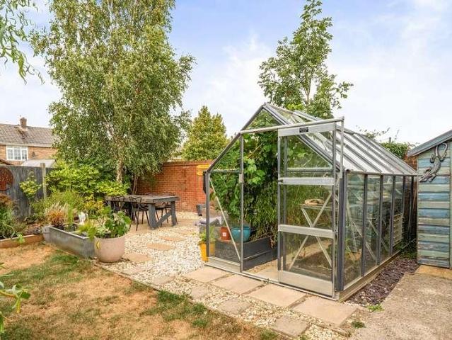 4 bed house for sale