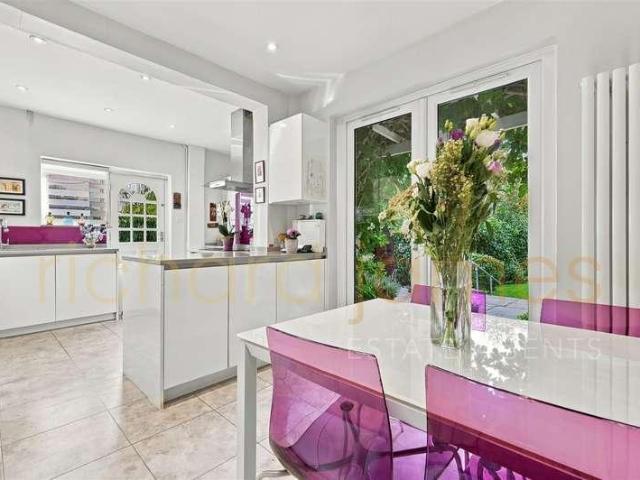 4 bed house for sale