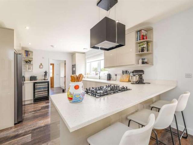 4 bed house for sale