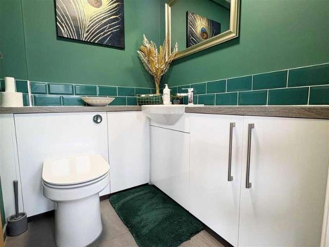 4 bed house for sale