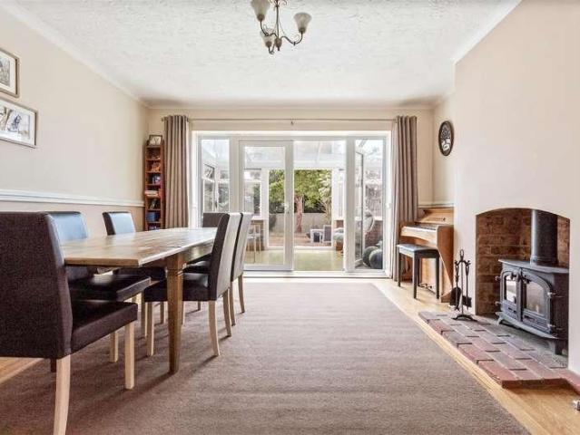 4 bed house for sale