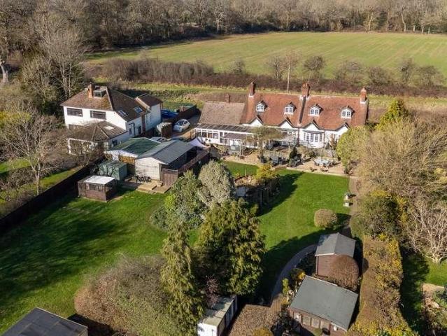 4 bed house for sale