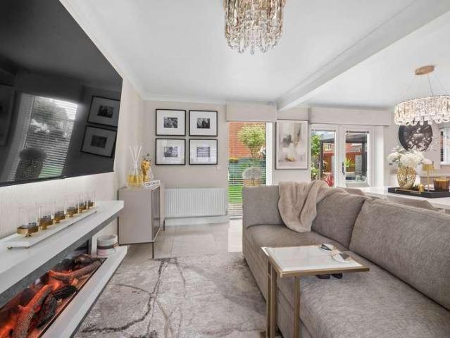 4 bed house for sale
