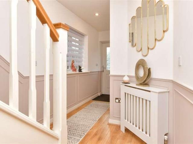 4 bed house for sale