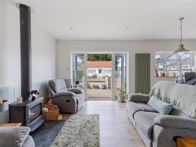 5 bed house for sale