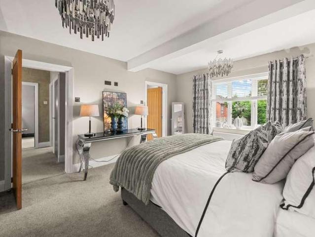 4 bed house for sale