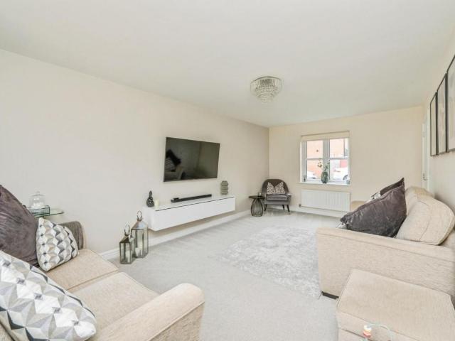 4 bed house for sale