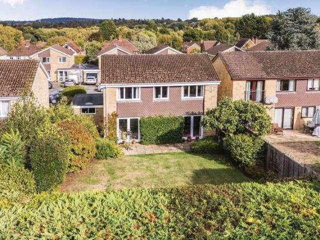 4 bed house for sale