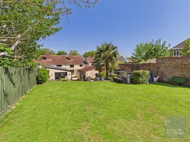 4 bed house for sale