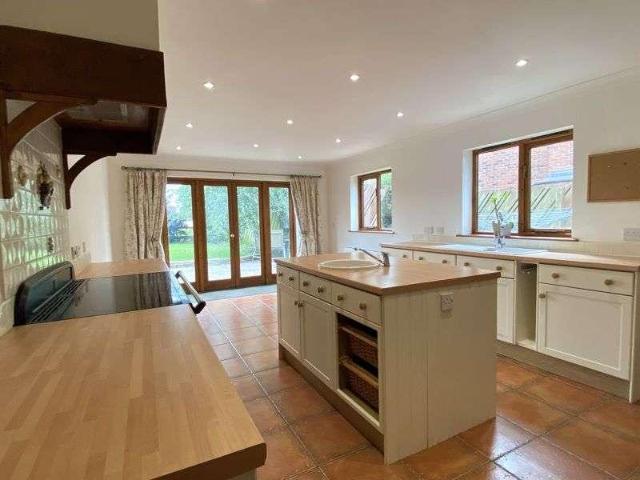 4 bed house for sale