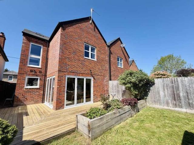4 bed house for sale