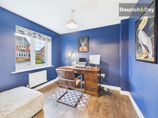 4 bed house for sale