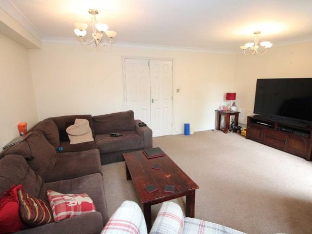 4 bed House for rent