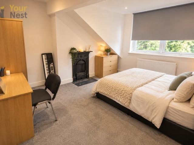 4 Bed House In Woodhouse | Short walk to Uni's