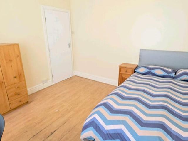 4 Bed House Near Oxford Rd,Uni,Hospital Transport