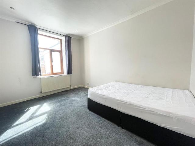 4 bed house share to rent in Gannow Lane, Burnley, BB12
