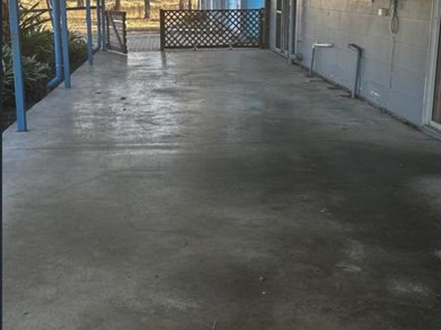 4 bed, huge high shed, acreage