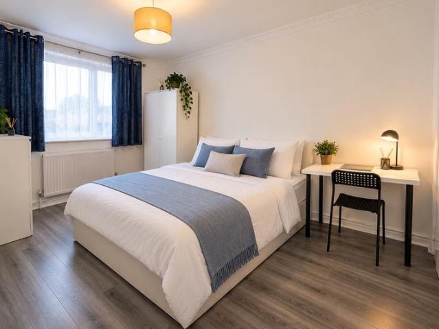 4 Bed Lovely Flat by Limehouse