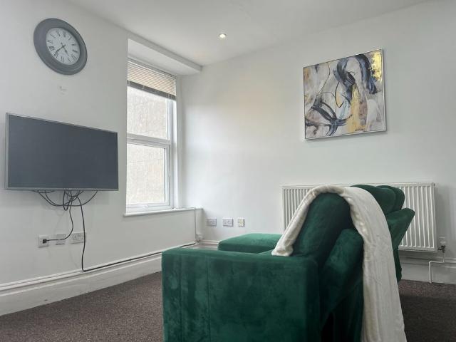 4 Bed Maisonette, Two Mile Hill Road, BS15