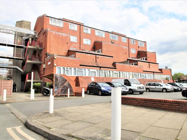 4 bed Maisonette To Let, Guide Price £2,350 pcm