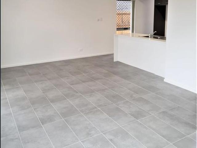4 Bed Near Brand New Townhouse With Two Ensuites!