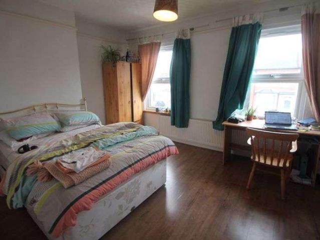 4 bed property to rent