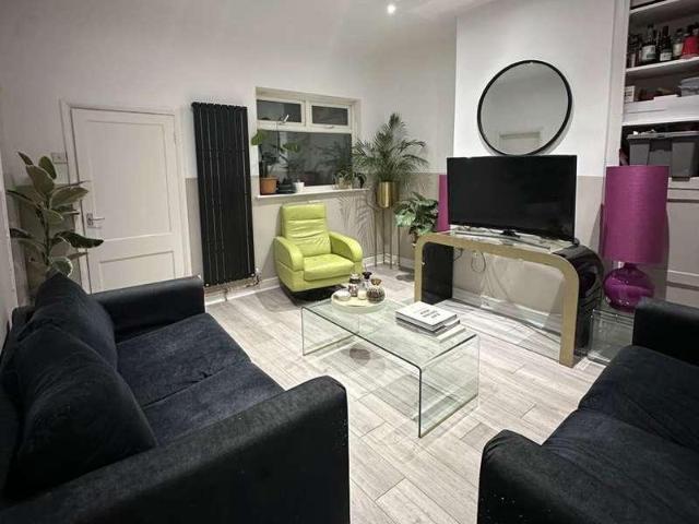 4 bed property to rent
