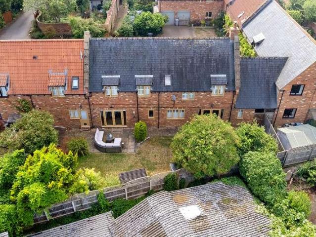 2 bed house for sale