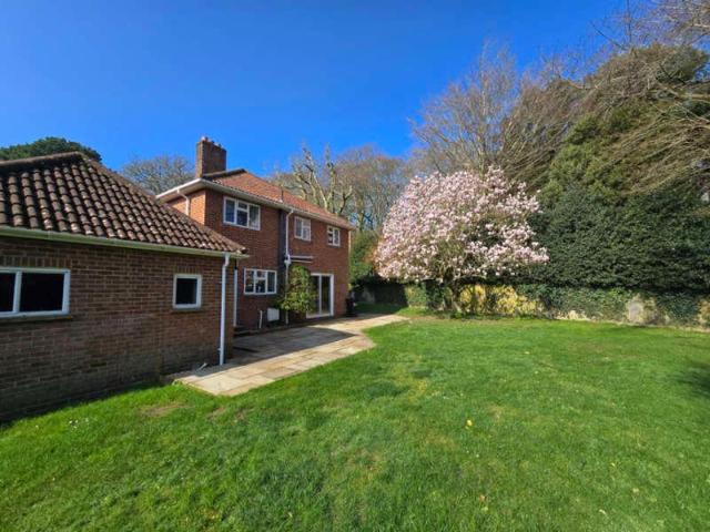 4 bed house for sale