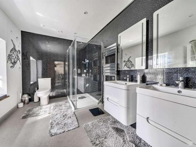 4 bed house for sale