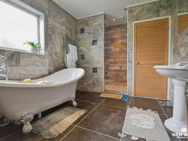 4 bed house for sale