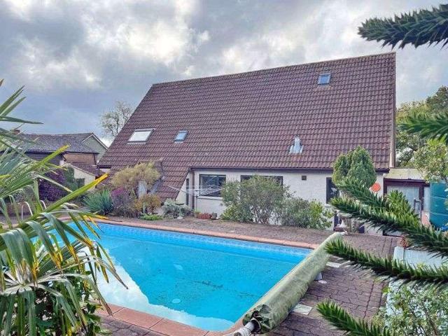 4 bed house for sale