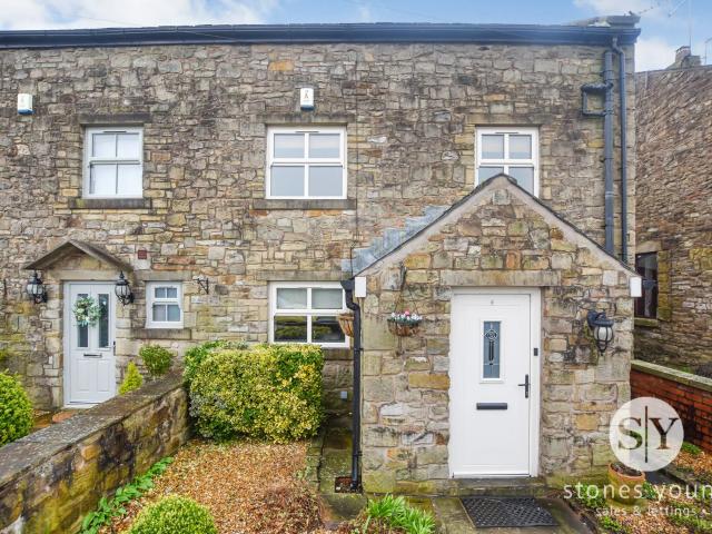4 bed semi detached cottage to rent in Spring Lane, Samlesbury, PR5