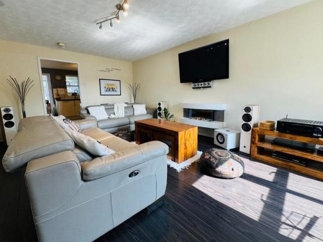 4 Bed Semi Detached House, Minster Road, M9