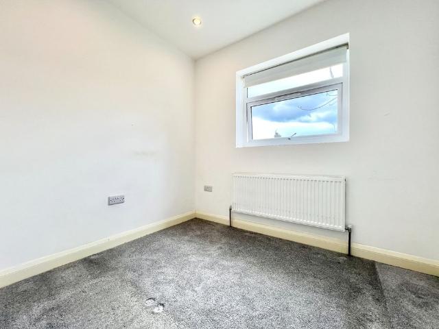 4 Bed Semi Detached House, Mortlake Road, IG1