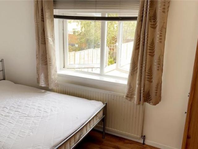 4 Bed Semi Detached House, Ealing Road, TW8