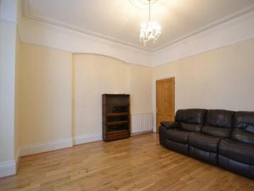4 Bed Semi detached house For Rent