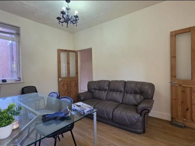 4 Bed Semi Detached House, Harefield Road, CV2