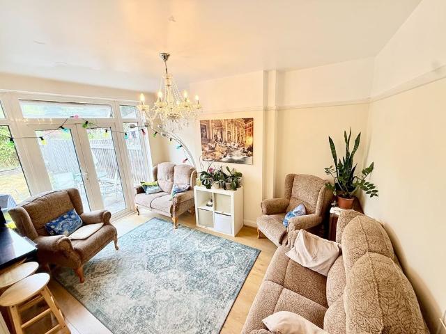 4 Bed Semi Detached House, Kidbrooke Park Road, SE3