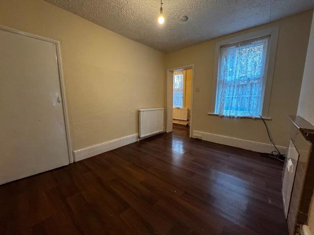 4 Bed Semi Detached House, St James's Road, CR0