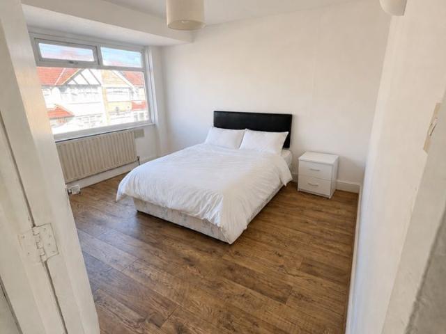 4 Bed Semi Detached House, Stanley Park Drive, HA0