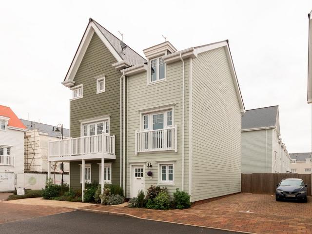 4 bed Semi Detached House To Let