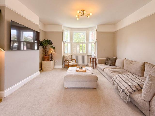 4 bed semi detached house to rent in 52 All Saints Avenue, Maidenhead, Berkshire, SL6 6NA