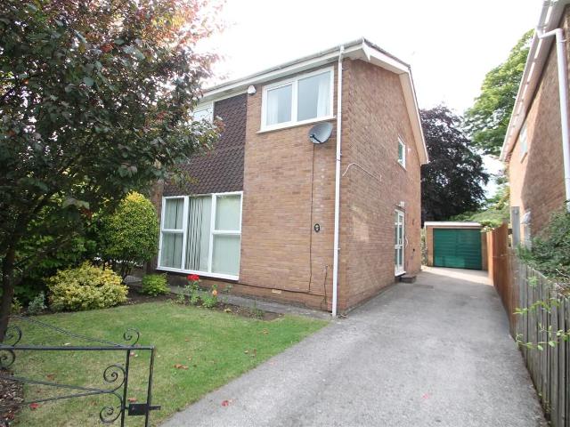 4 bed semi detached house to rent in Beverley Gardens, Bristol
