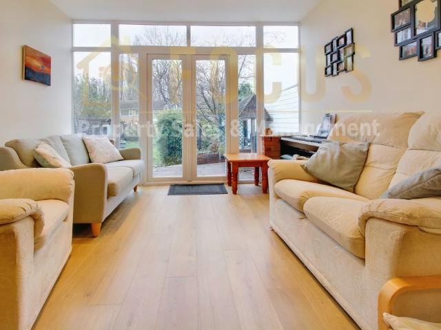 4 bed semi detached house to rent in Grange Road, Wigston, LE18