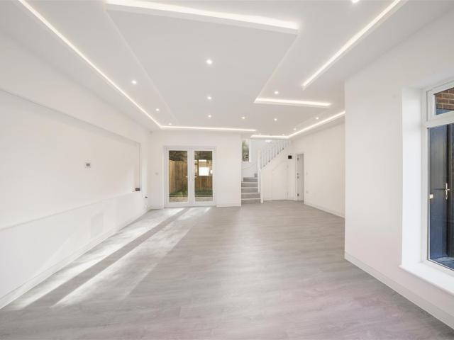 4 bed semi detached house to rent in Hollycroft Avenue, Wembley | Daniels Estate Agents